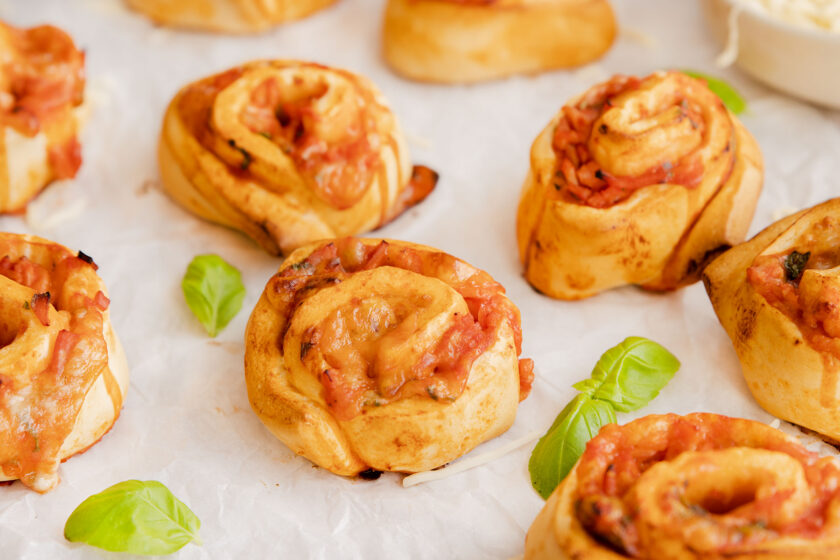 Einfache Pizzaschnecken aus Pizzateig/Fertigteig