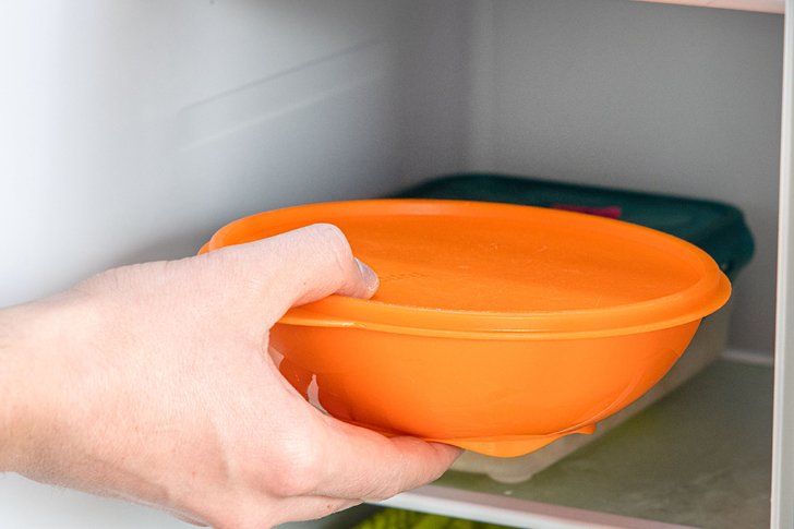 Hefeteig in den Kühlschrank stellen