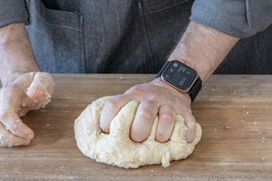 Pizzateig ohne Hefe und Backpulver kneten