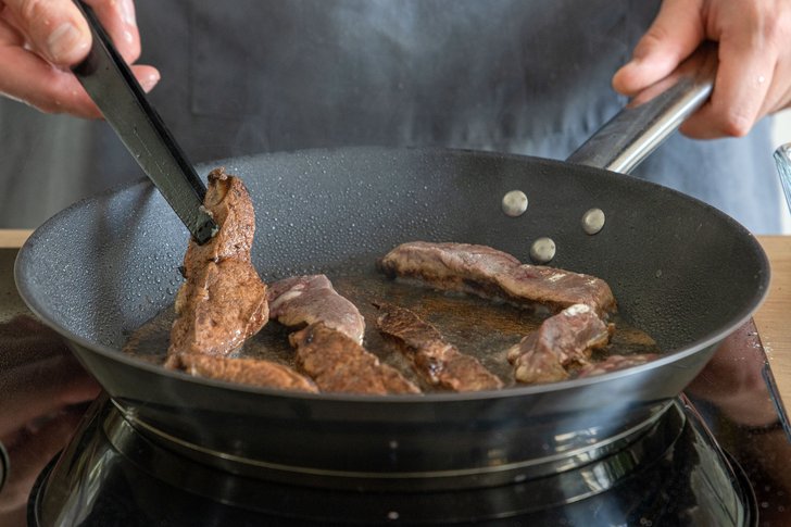 Rinderleber in der Pfanne braten