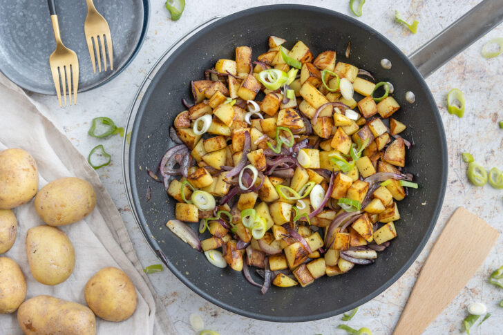 Röstkartoffeln aus der Pfanne