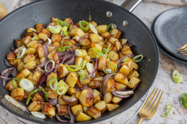 Röstkartoffeln aus der Pfanne