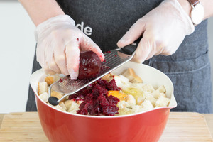 Rote Bete reiben