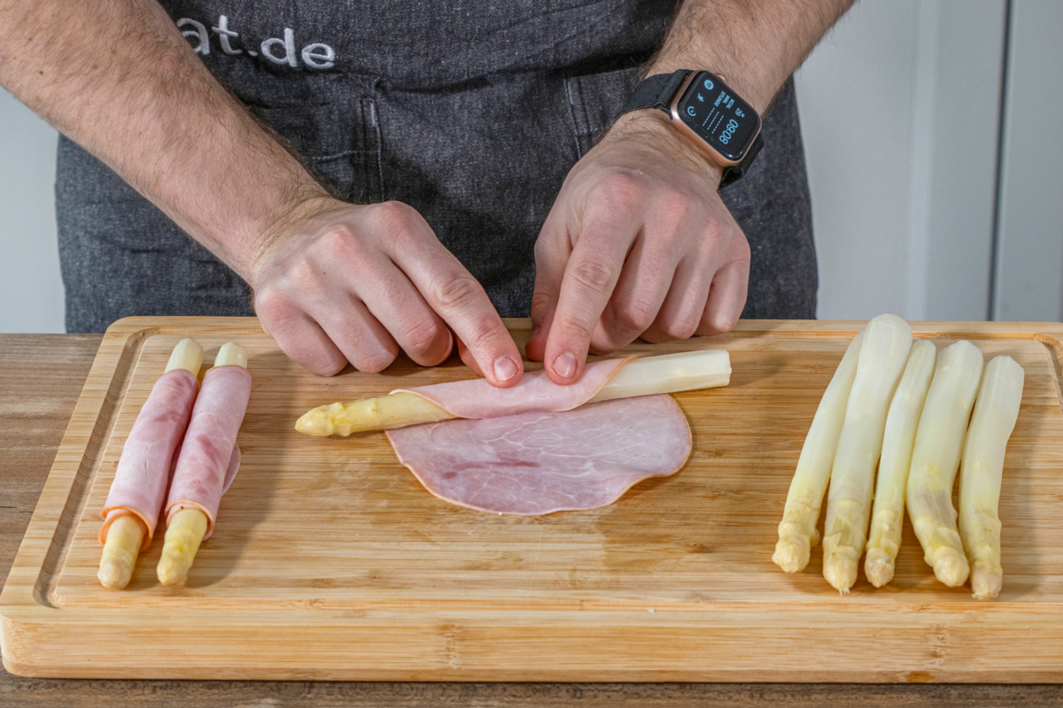 Überbackene Schinken-Spargel-Röllchen | Rezept - eat.de