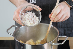 Schalotten dazugeben