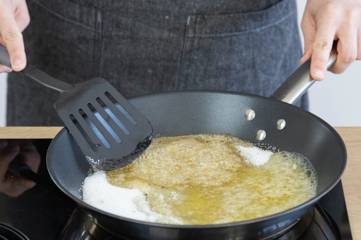 Zutaten für den Karamell Fudge schmelzen lassen