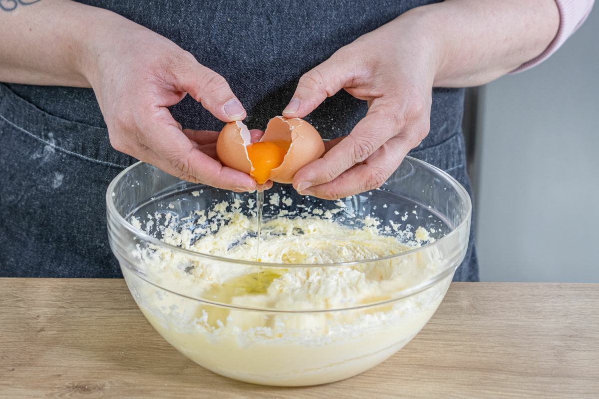 Spiegeleikuchen nach Uromas Rezept vom Blech - eat.de