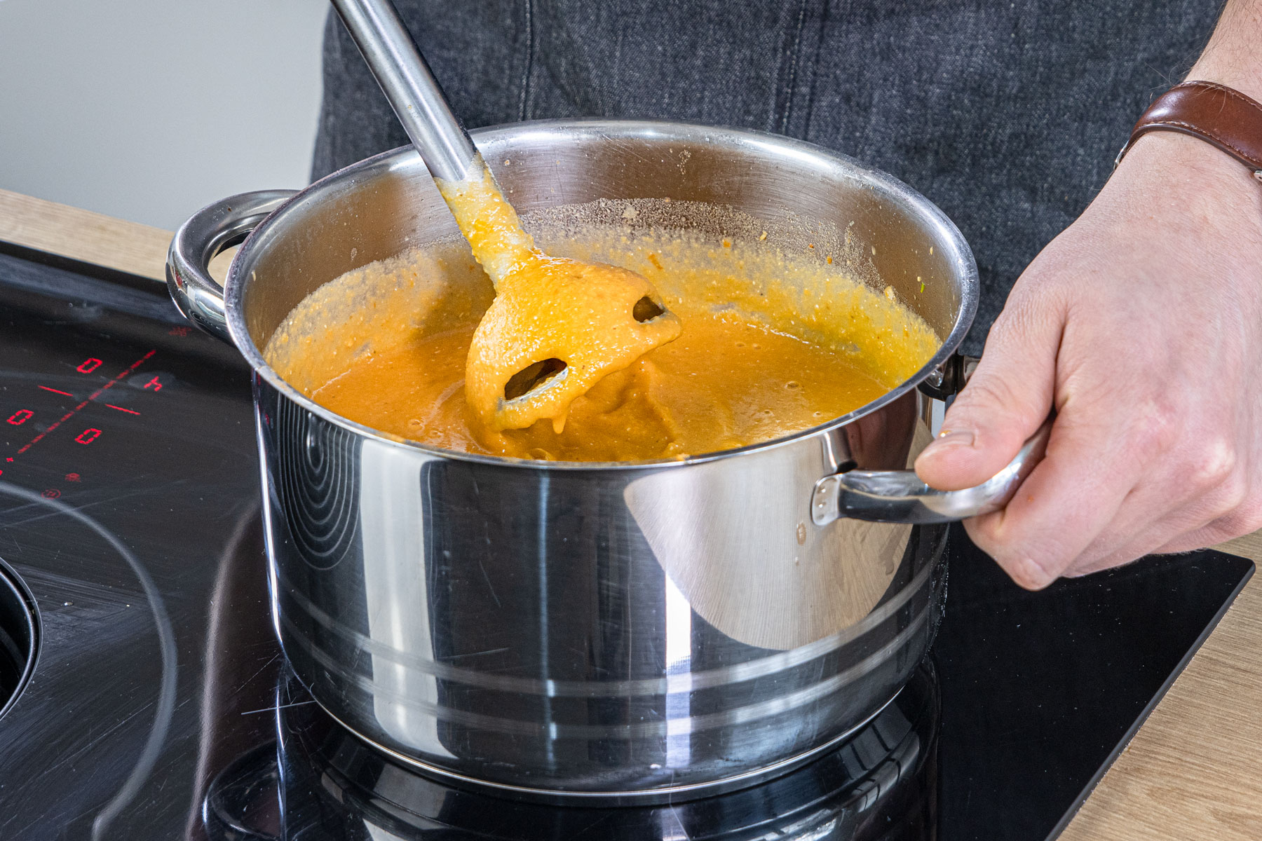 Türkische Linsensuppe pürieren