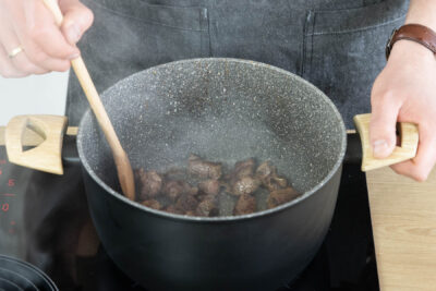 Das Fleisch anbraten