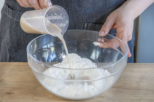 aufgelöste Hefe hinzugeben
