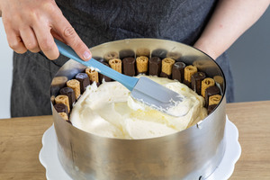 Creme darübergeben