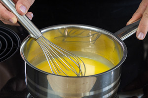 Gelatine und Eierlikör verrühren