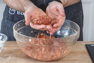 Einfache Cevapcici formen