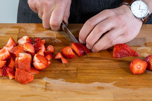 Erdbeeren klein schneiden