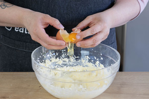 Eier dazugeben
