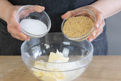 Zutaten für die Streusel verkneten