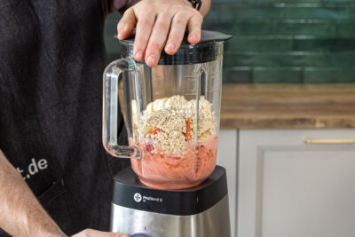 Erdbeer Smoothie mixen