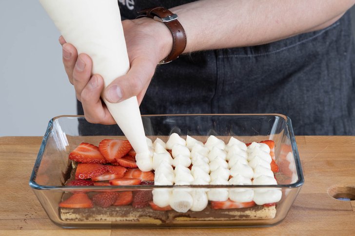 Mascarpone Creme verteilen