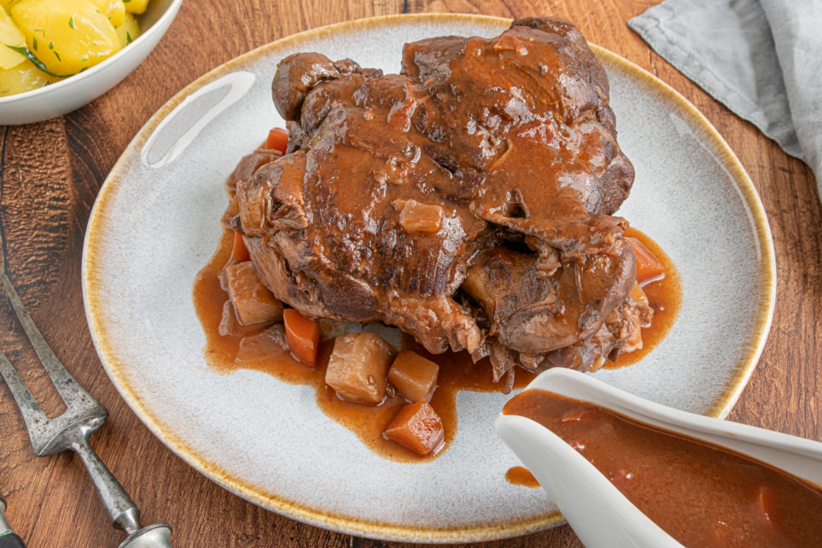 Geschmorte Lammkeule | Rezept - eat.de