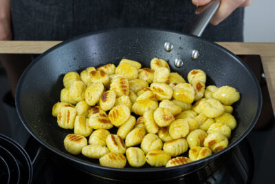 frische Gnocchi goldbraun anbraten