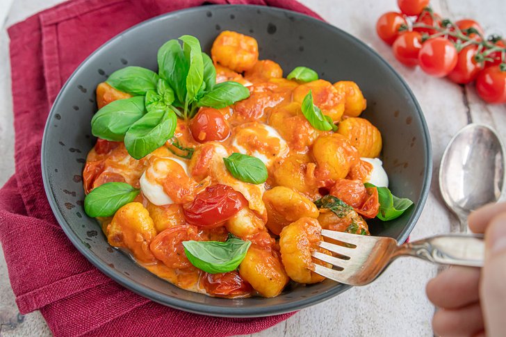 Gnocchi mit Mozzarella in Tomatensauce