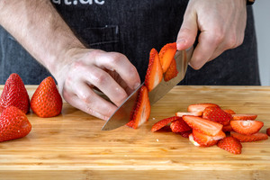 Erdbeeren schneiden