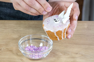 Einhornmuffin dekorieren