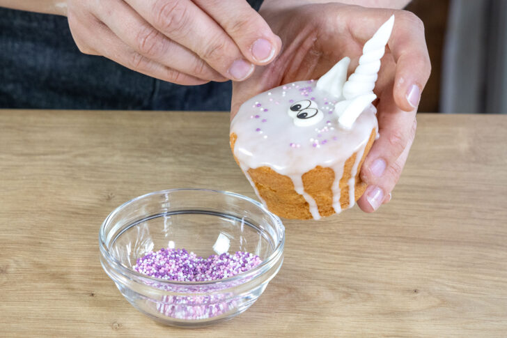 Einhornmuffin dekorieren