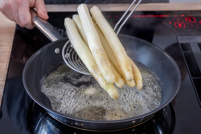 Spargelgemüse in Butter anbraten