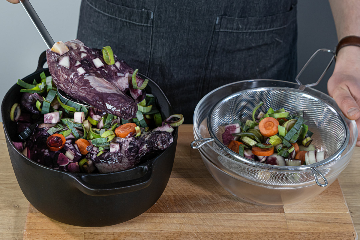 Geschmorte Lammhaxe aus dem Backofen | Rezept - eat.de