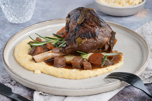 Geschmorte Lammhaxe aus dem Backofen | Rezept - eat.de