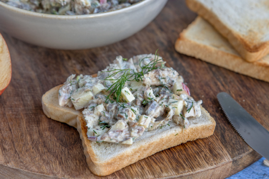 Schneller Makrelensalat mit Apfel