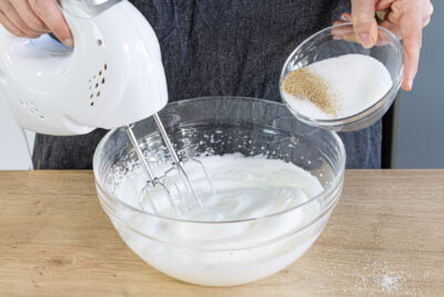 Zucker zum eischnee geben