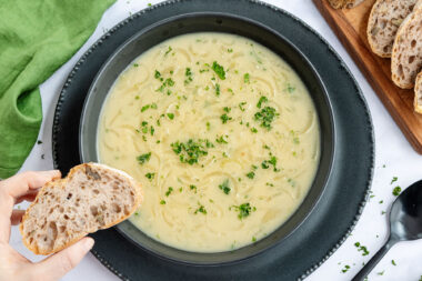 Omas Zwiebelsuppe