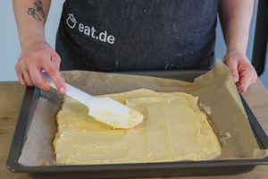 Teig auf Backblech verteilen