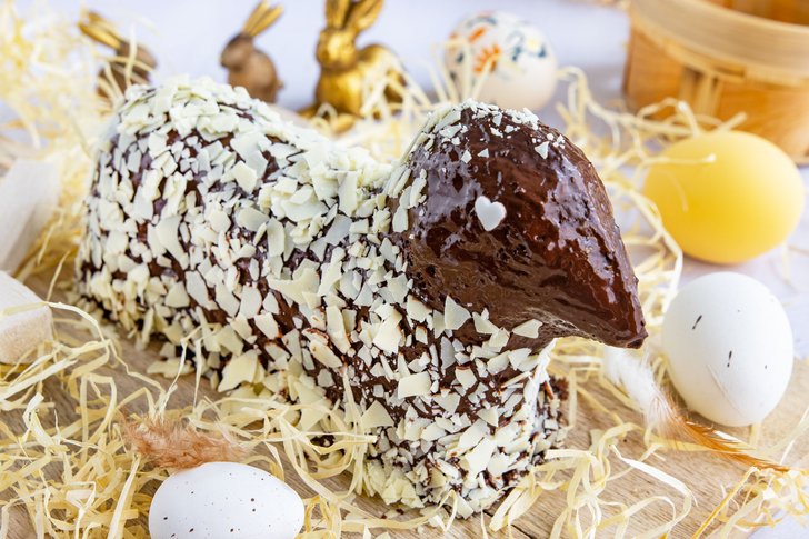 Osterlamm aus Biskuitteig backen