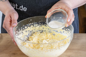 Milch dazugeben