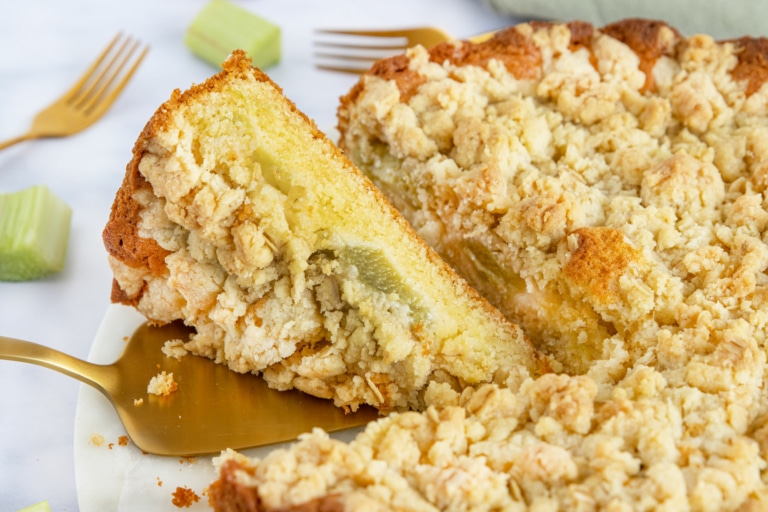 Rhabarber-Streuselkuchen aus der Springform - eat.de