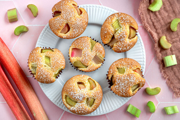 Rhabarber-Muffins mit Vanillepudding
