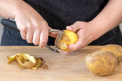 Kartoffeln schälen