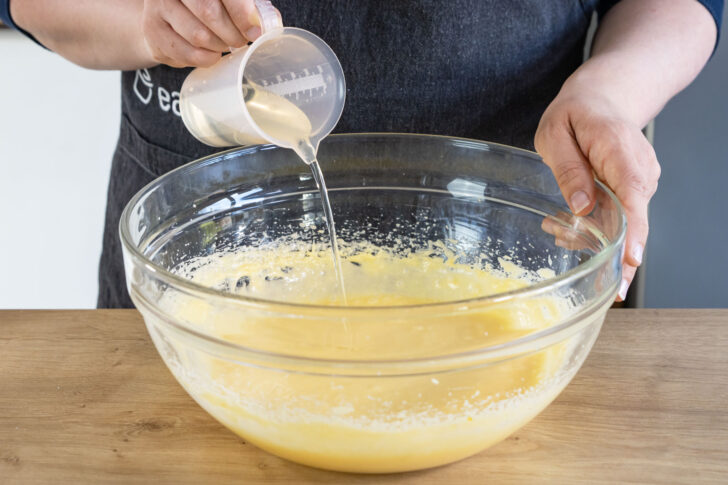 Aprikosensaft dazugeben