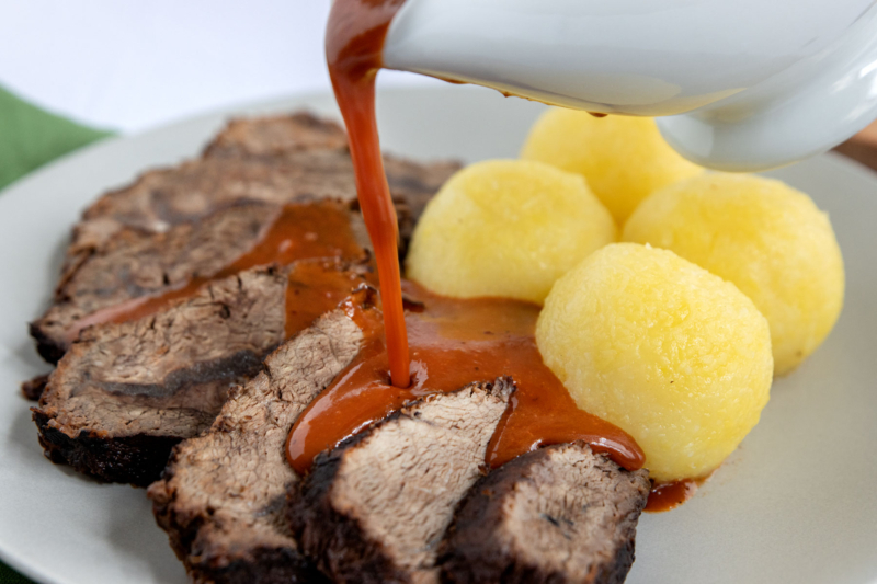 Sauerbratensoße selber machen | Rezept - eat.de