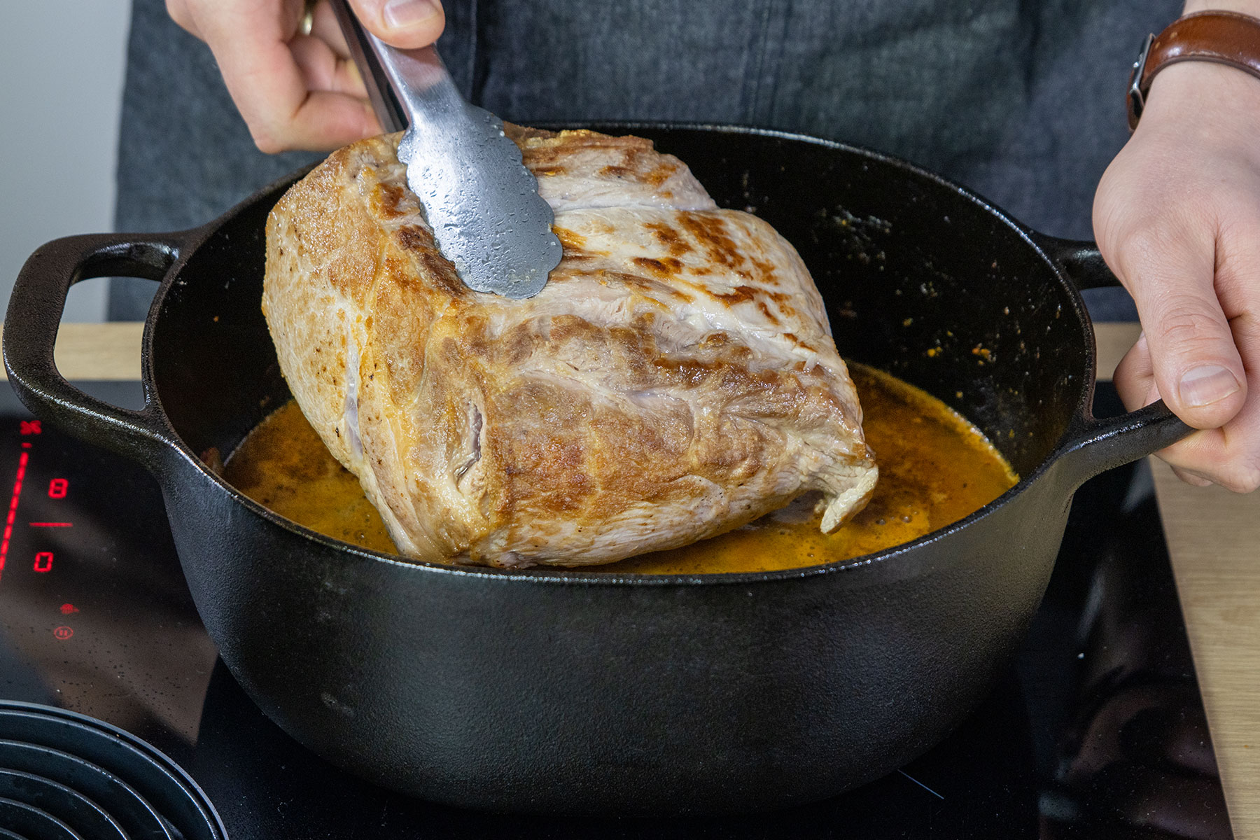 Fleisch in Fond legen