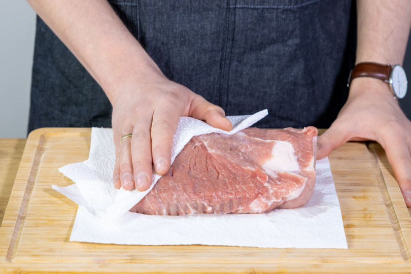 Schweinenacken abtupfen