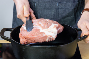 Schweinefleisch anbraten