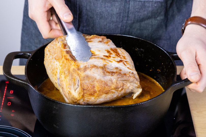 Fleisch in Fond legen