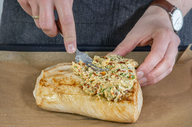 Kruste auf Schweinerücken geben