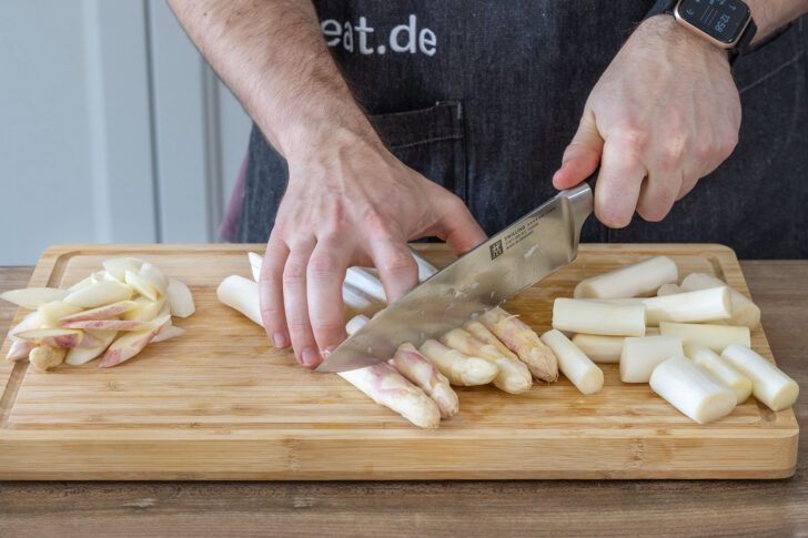 Spargel schneiden
