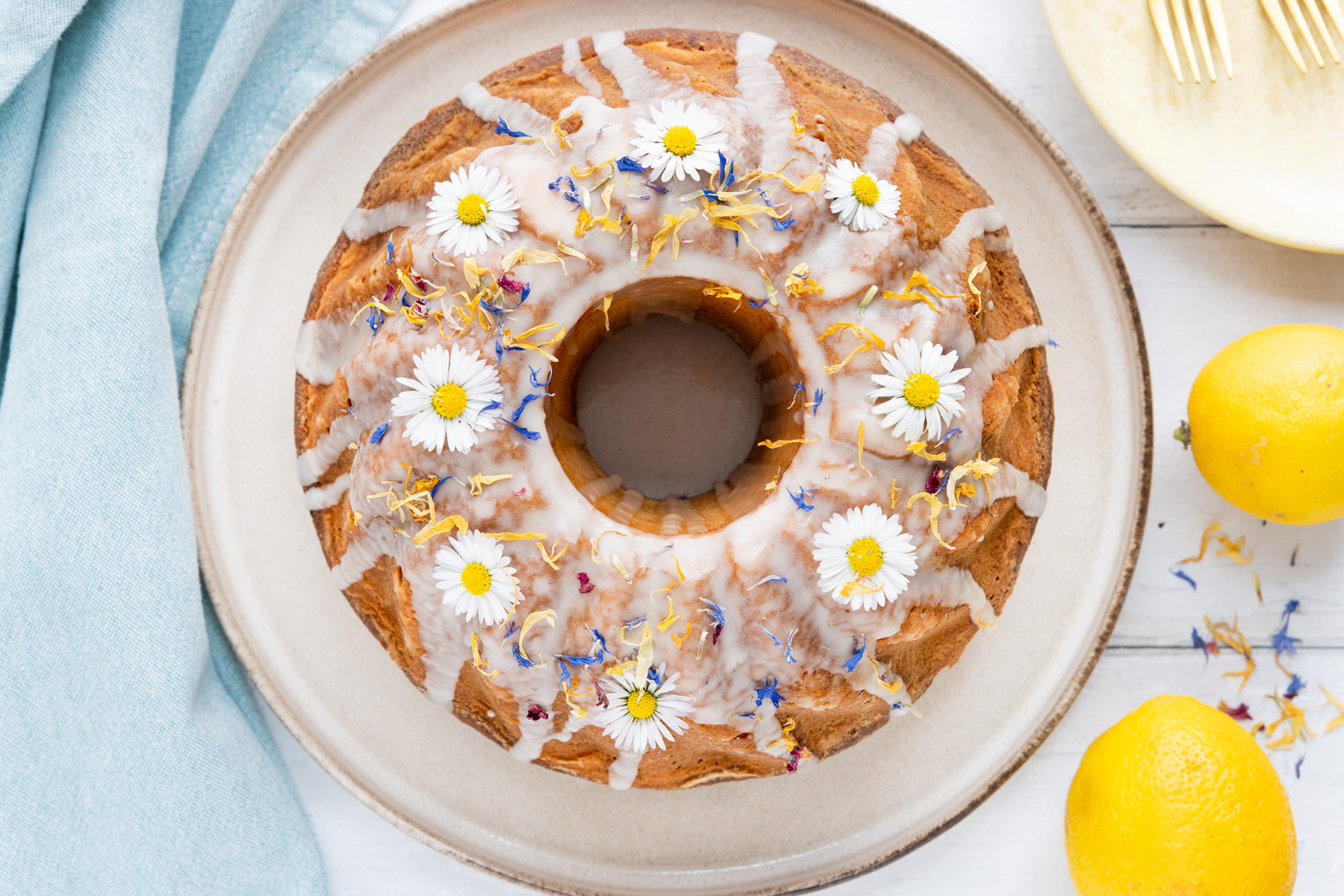 Zitronen Gugelhupf mit Buttermilch