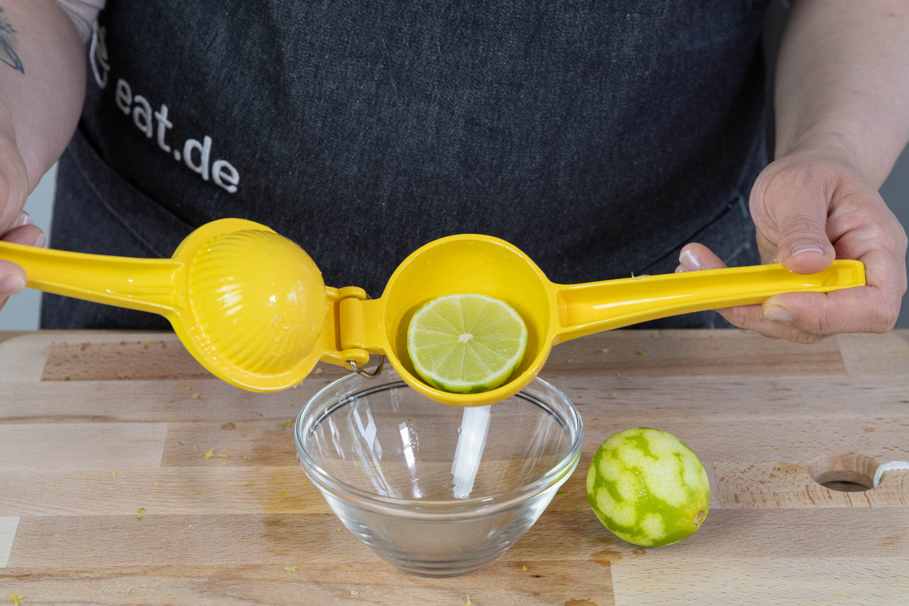 Limette auspressen